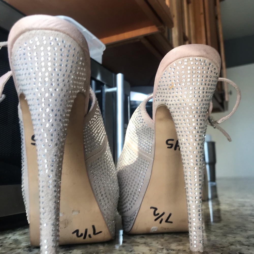 Steve Maddens MASQRAID heels size 7.5
